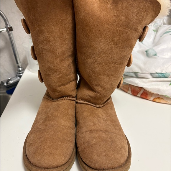 UGG Bailey Button Triplet Boot, size 36 - Picture 7 of 7